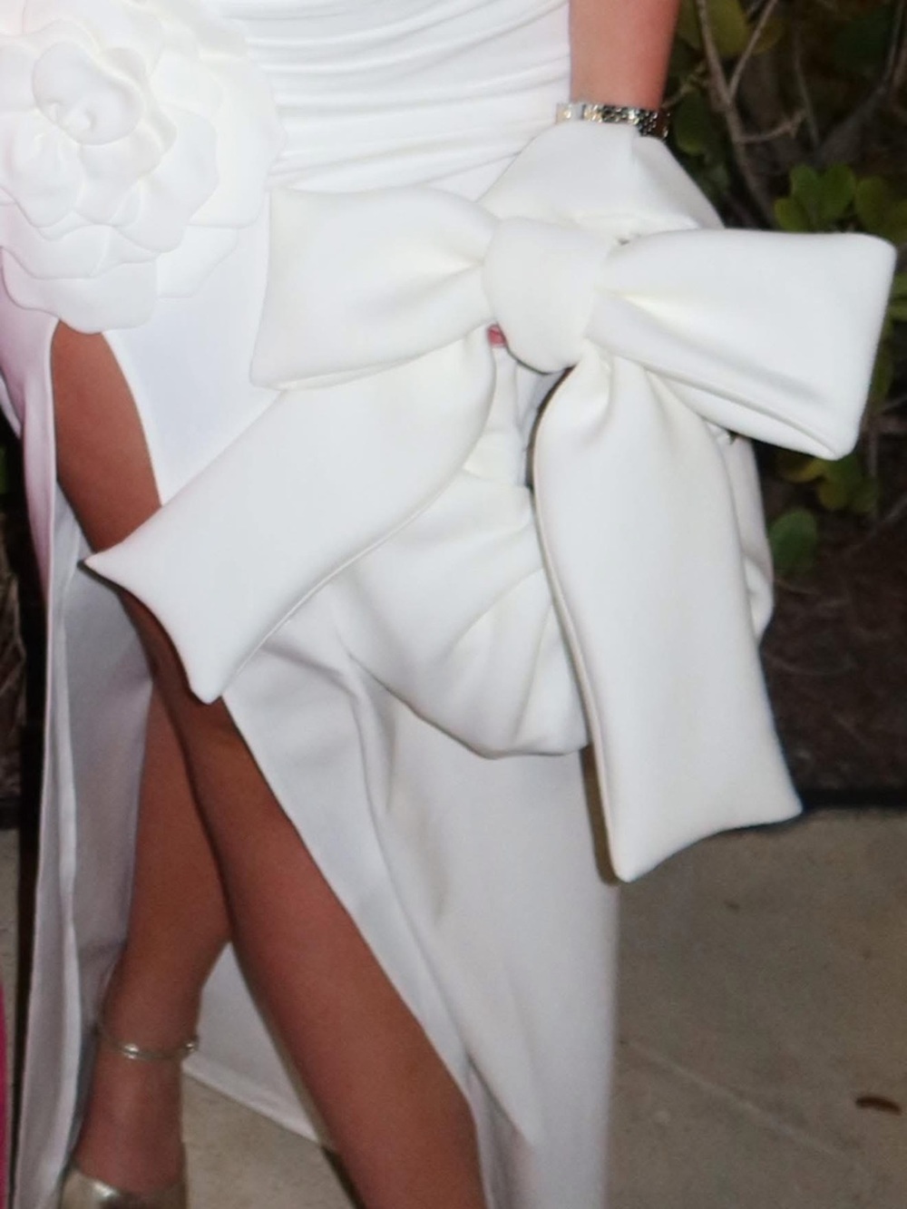 Ivory Bow Handbag - Picture 3 of 3